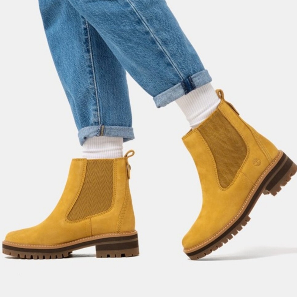 SOLD Tmberland Courmayeur Valley Chelsea Boots Size 11 In Nubuck Wheat